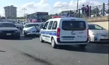 Bakıda körpüdən aşan BMW-nin görüntüləri - VİDEO