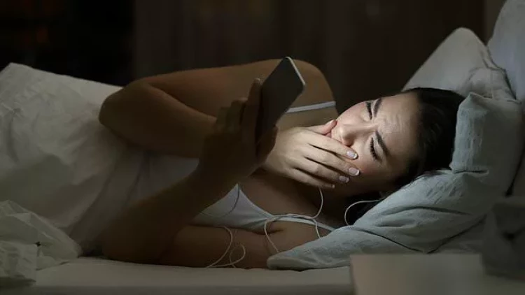 Yataqda telefondan istifadə etmək olmaz - 3 ƏSAS SƏBƏB