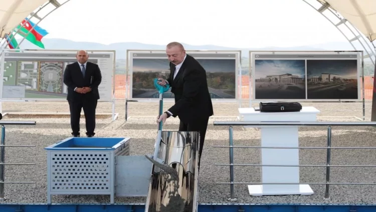 İlham Əliyev Füzulidə inzibati binanın təməlini qoyub - VİDEO - FOTO