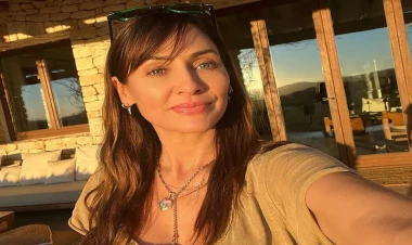 48 yaşlı aktrisa yaxtada siqaret çəkərkən 