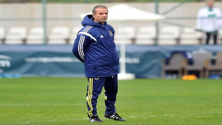 UEFA İsmail Kartalı cəzalandırdı