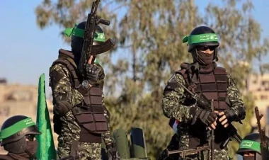 HƏMAS girov qadını və 2 uşağı azad etdi - VİDEO