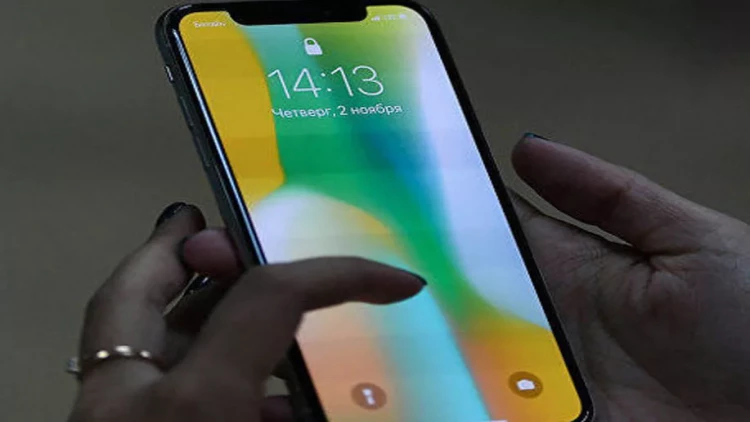 Bəzi “iPhone”lar gecə avtomatik olaraq sönür - Yeni xəta