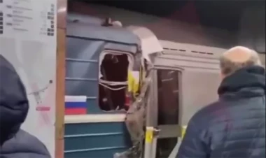 Metroda qatarlar toqquşdu - Yaralananlar var - VİDEO - FOTO