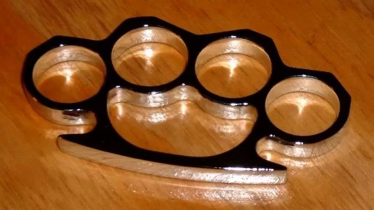 Kafedə dava düşdü, beşbarmaqla 35 yaşlı kişini...