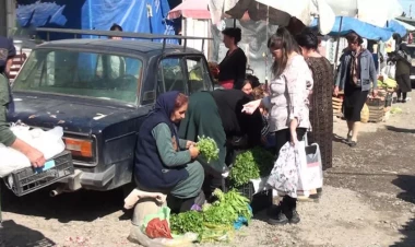 Bölgələrdə kəndlilərin satdığı məhsuldan yer pulu alınır? - VİDEO