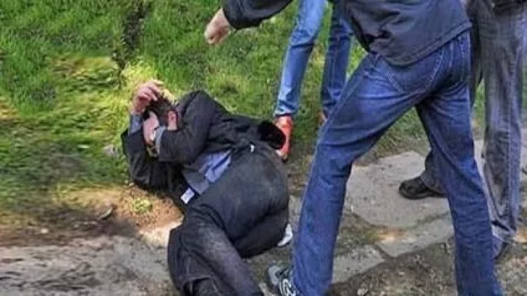 Bakıda ŞOK - Siqaretə görə tanışını döyüb kor elədi