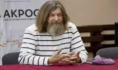 Məşhur səyyah 6 ay boyunca suda üzərək zibilləri yığacaq