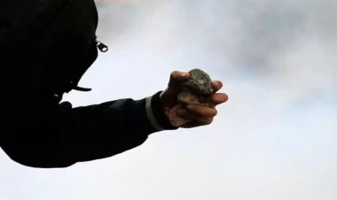 Gədəbəydə hərbi hissəyə daş atan şəxs həbs edildi