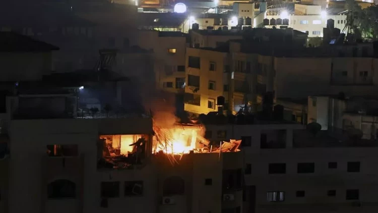 İsrail HƏMAS-ın hərbi infrastrukturuna zərbələr endirdi - VİDEO