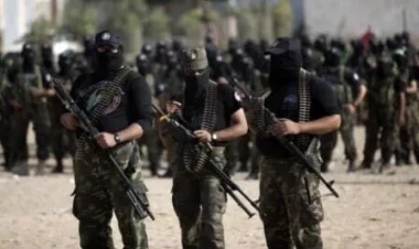 HƏMAS yaraqlıları paraşütlə yaşayış məntəqələrinə enirlər - VİDEO