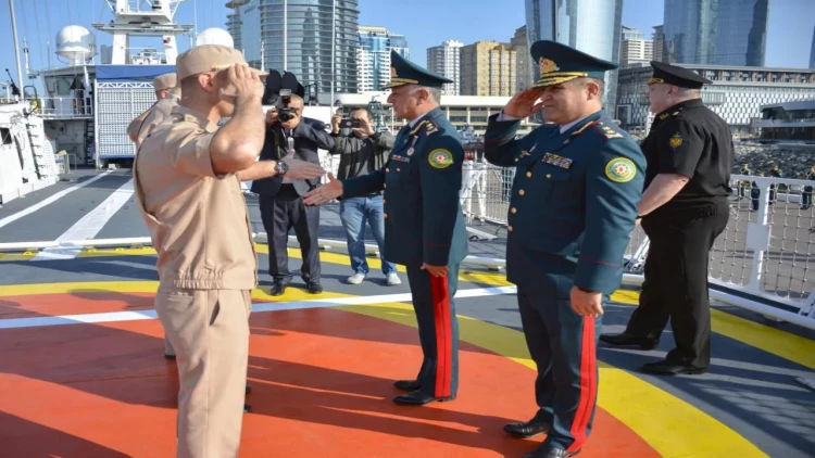 Rusiyanın sərhəd gözətçi gəmisi Bakıya gəlib - FOTO