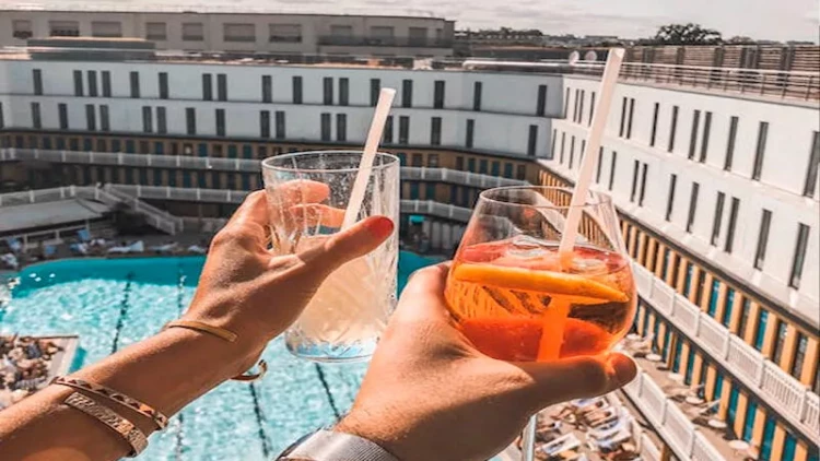 Bu ölkədə çantanızdan bərk yapışın...