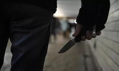 Kürəkən qayınanasını və arvadını bıçaqladı