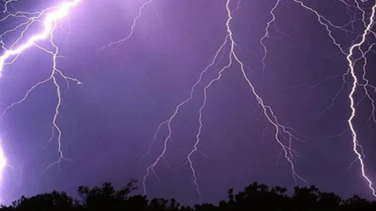 TARİXİ HADİSƏ: Alimlər ildırımın istiqamətini dəyişdi - FOTO