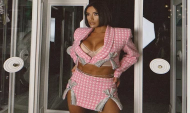 Röya paylaşımı ilə gündəm oldu - Dekolte, mini ətək... - FOTO