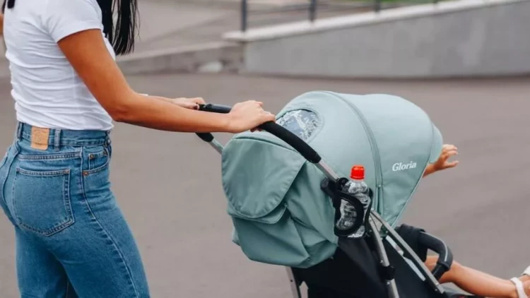 Bakıda avtomobil 1 yaşlı körpəni vurdu