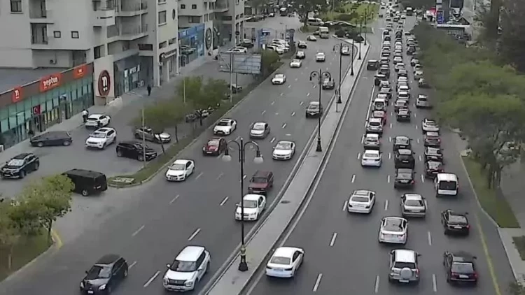 Bakının bu yollarında tıxac yaranıb - SİYAHI