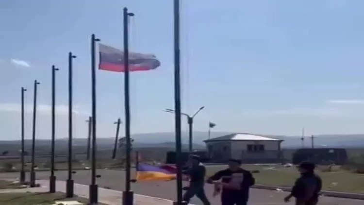 Ermənistan bayrağı Xocalı aeroportundan götürüldü - VİDEO