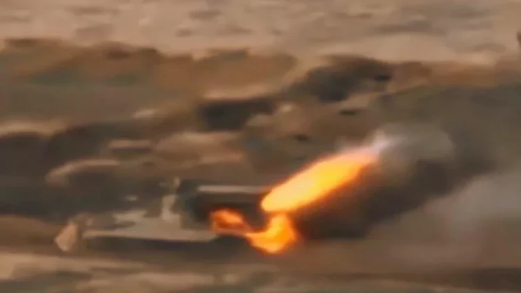 Əsgərimizin cəsarəti erməniləri ŞOKA SALDI: yanan texnikanı... - VİDEO