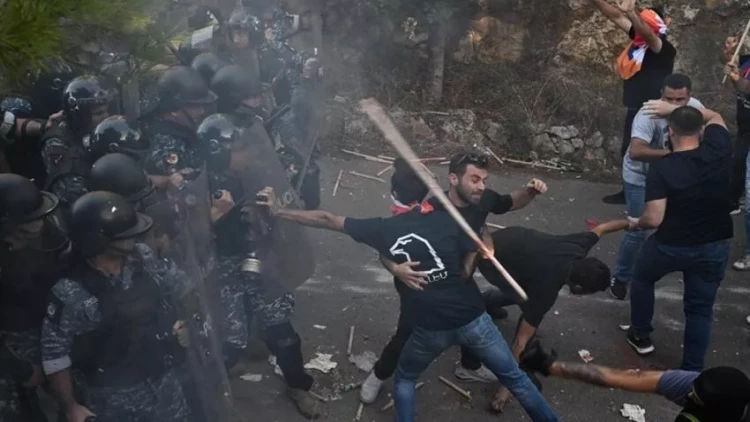 Ermənilər səfirliyimizə hücum etdi - Yaralananlar var - FOTO