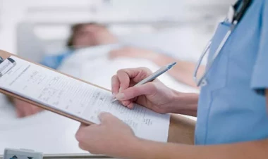 “Həkimlərin orta aylıq maaşı 2000 manatdan çox artıb”