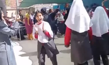 Şagirdlərlə rəqsi məktəb direktorunu işindən etdi