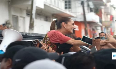 Sərxoş kişi Meksika prezidentini küçədə öpmək istədi - VİDEO - FOTO