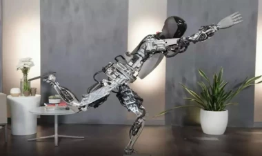 “Tesla” insanabənzər robotun son versiyasını nümayiş etdirdi