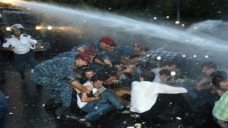 İrəvanda aksiya davam edir - 53 nəfər saxlanıldı