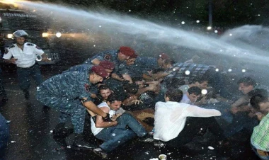 İrəvanda aksiya davam edir - 53 nəfər saxlanıldı