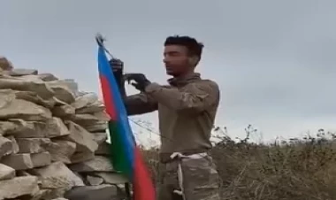 Əsgərimiz Xocalıya bayrağımızı sancdı və bunları dedi... - VİDEO