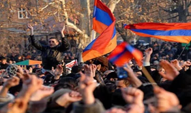 İrəvanın mərkəzində kütləvi etiraz aksiyası başlayıb