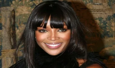 Supermodel alt paltarında podiuma çıxdı - FOTO