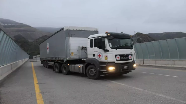 Laçından BQXK-nin yük maşınları Xankəndinə doğru yol aldı - VİDEO