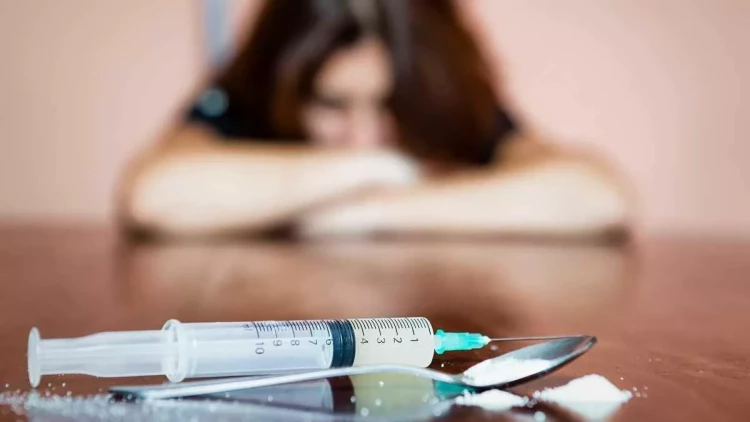 Məşhur modeldən ETİRAF: Narkotik aludəçisiyəm - FOTO