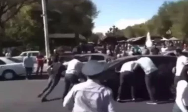 İrəvanda gərginlik: Maşını etirazçıların üstünə sürdü - FOTO