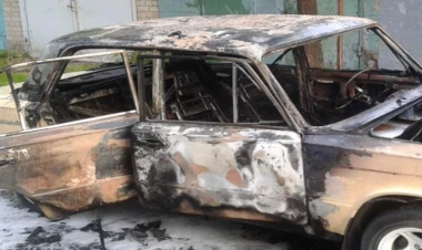 Bu küçənin sakinləri səhəri dəhşətli mənzərə ilə açdılar - İki maşın...