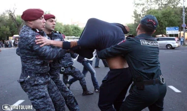 Ermənistanda aksiyalarda kütləvi yaralanma