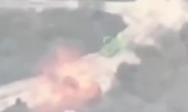 Ermənilərə məxsus zirehli döyüş texnikasının məhv edilməsi görüntüləri - VİDEO