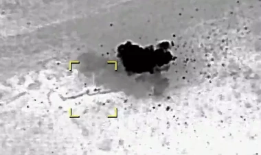 Düşmənin döyüş mövqeyi ehtiyat sursatla birlikdə məhv edildi - VİDEO