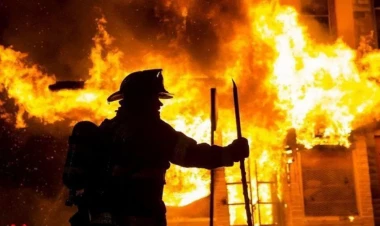 Onmərtəbəli binada yanğın, sakinlər təxliyə edildi