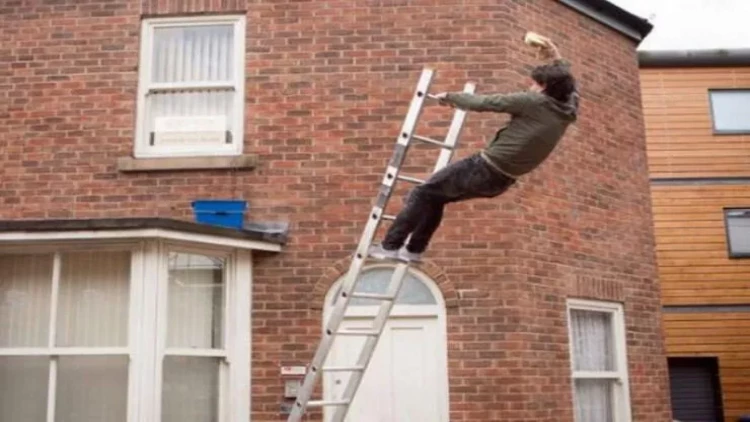 Kürdəxanıda BƏDBƏXT HADİSƏ: Gənc oğlan nərdivandan yıxılaraq...