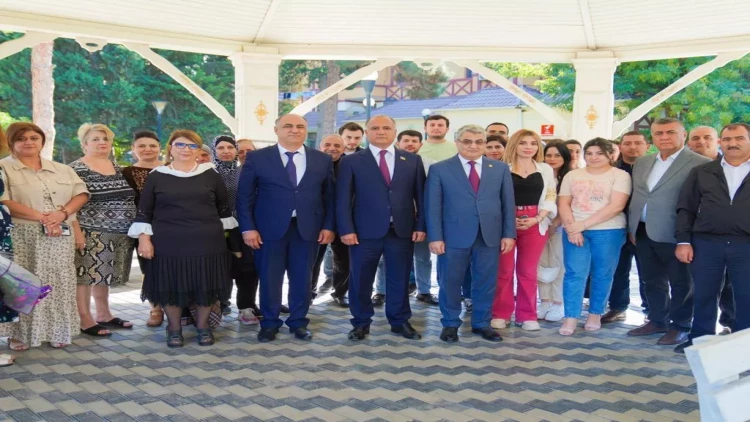 Binəqədidə partiya fəalları və sakinlərlə növbəti görüş keçirilb