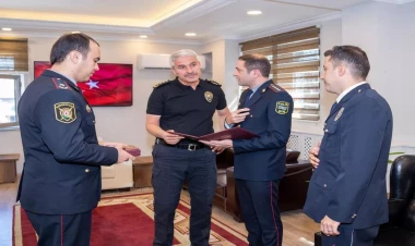 Vilayət Eyvazov türk polisini təltif etdi - FOTO