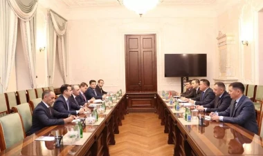 Qırğızıstanın Baş prokuroru Azərbaycana gəlib - FOTO