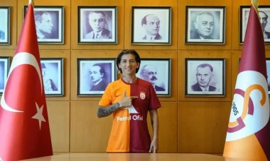 Azərbaycan millisinin futbolçusu 