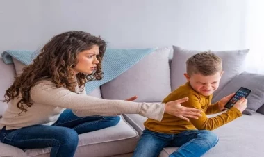 Telefonla sakitləşdirilən uşaqlar RİSK ALTINDADIR - Valideynlər oxusun