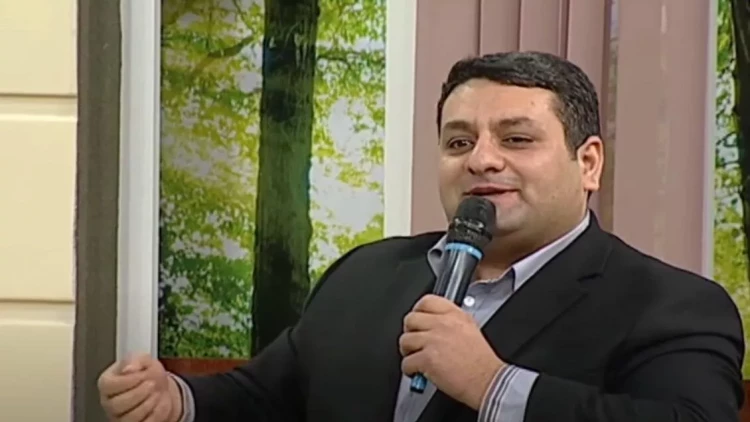 Elcan qadın müğənninin geyimini lağa qoydu - FOTO