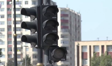 Bakının işıqsız işıqforları - VİDEO